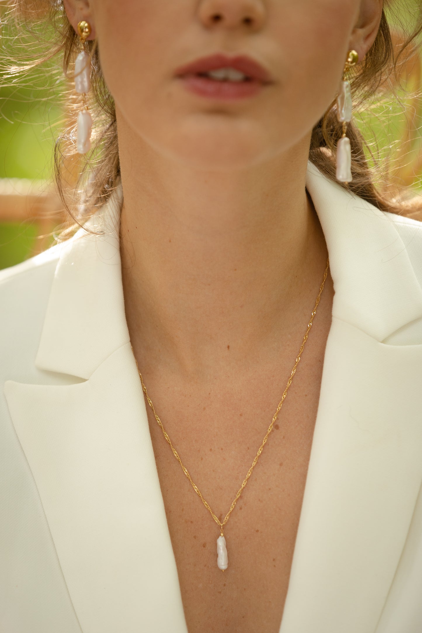 Collier Alix  Ce collier est composé d'une perle naturelle et d'une chaîne plaqué-or 3 microns.