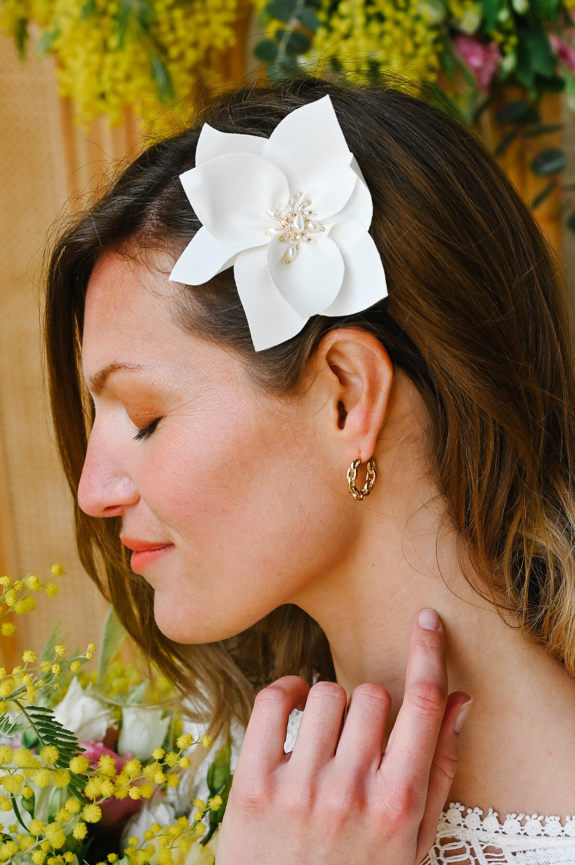 Peigne à cheveux Davia Peigne en crêpe de soie français entièrement réalisé à la main et brodé de perles véritables.