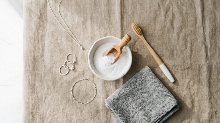 Comment nettoyer bijoux en argent : guide complet