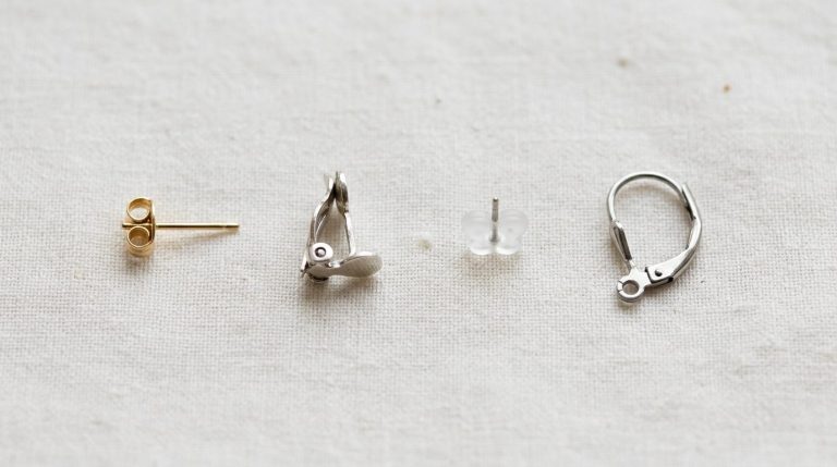 Fermoir boucle d'oreille : types, matières et conseils d'achat